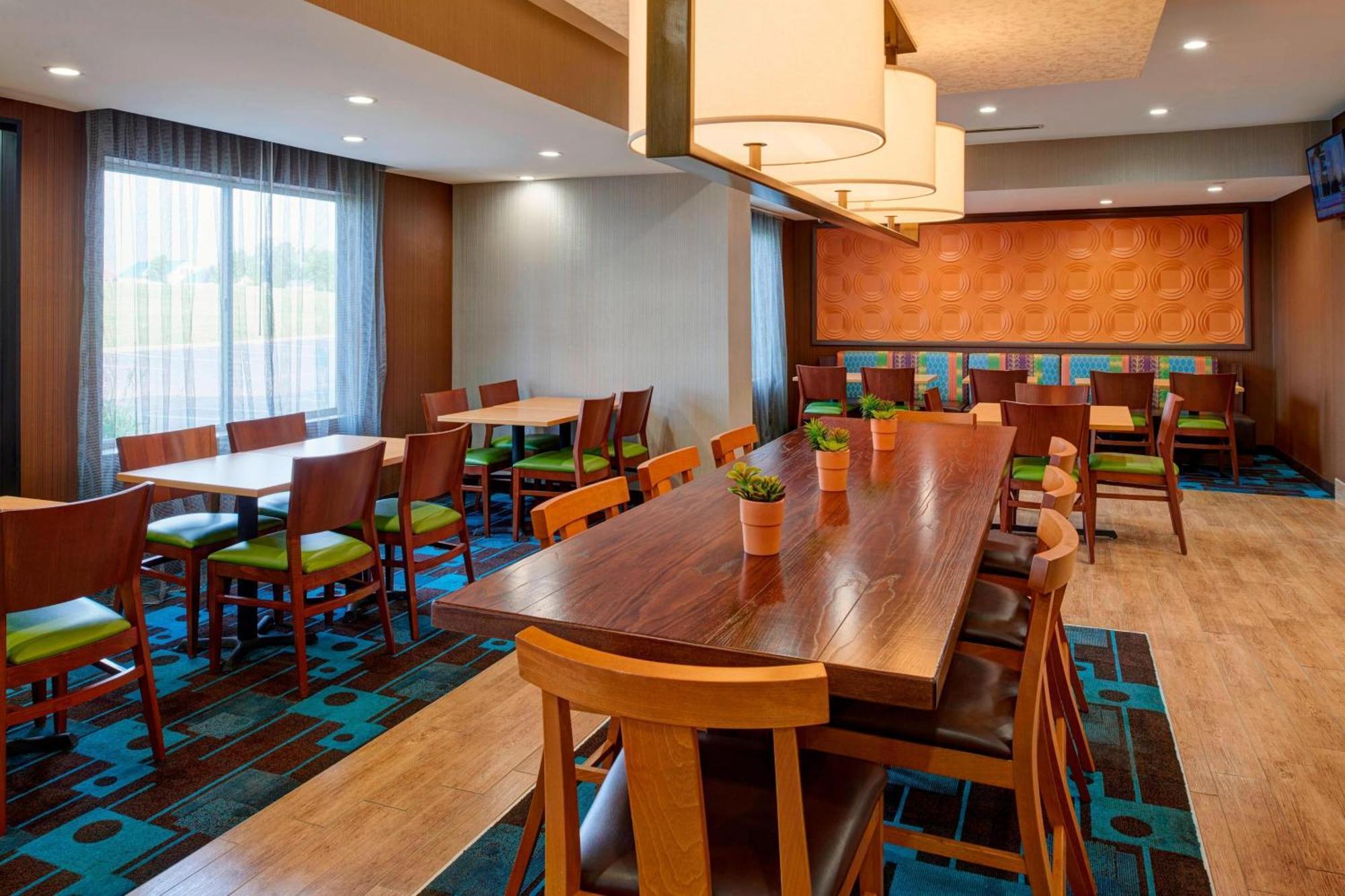 Fairfield Inn By Marriott Richmond New Paris Exterior foto