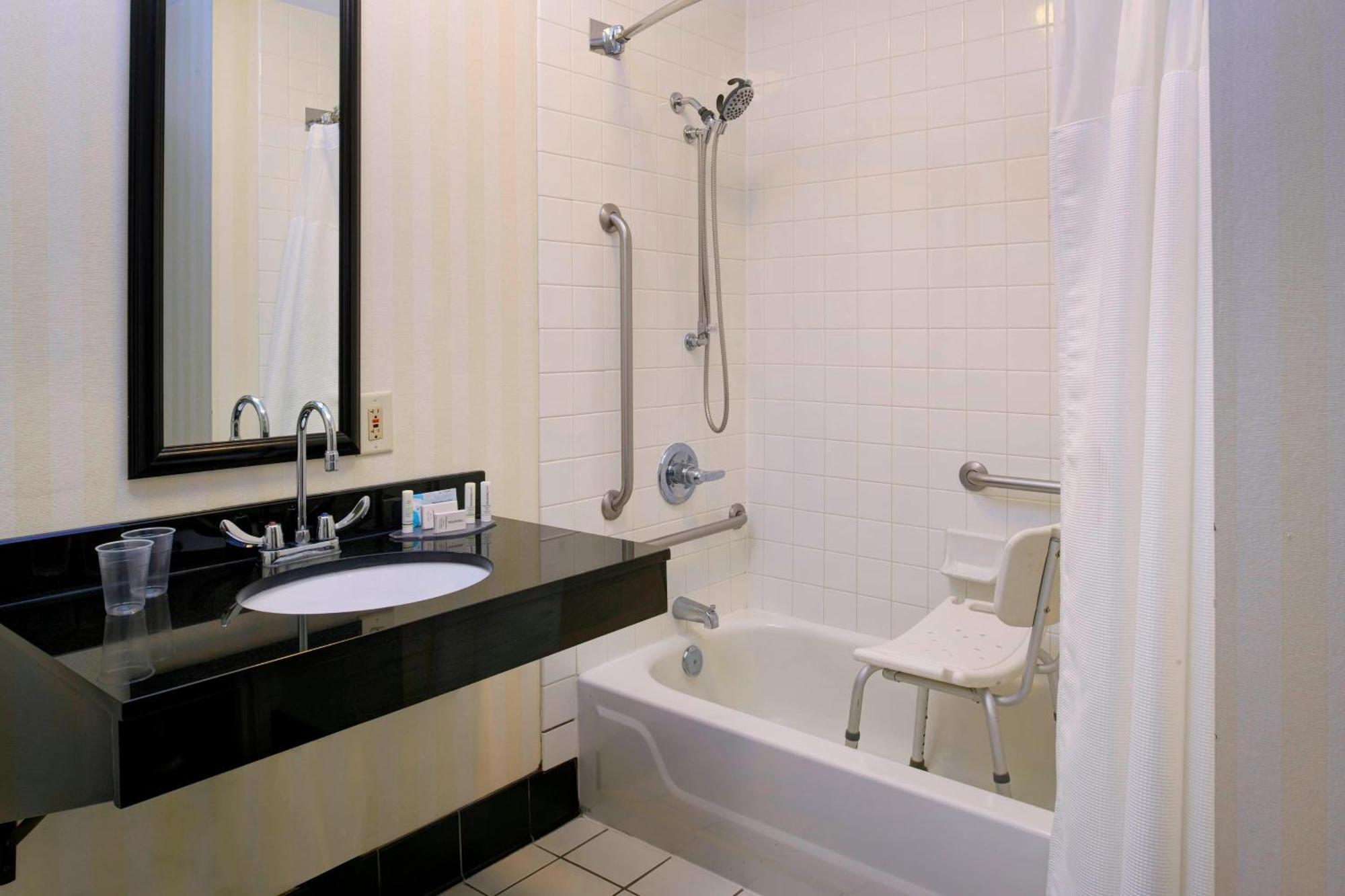Fairfield Inn By Marriott Richmond New Paris Exterior foto
